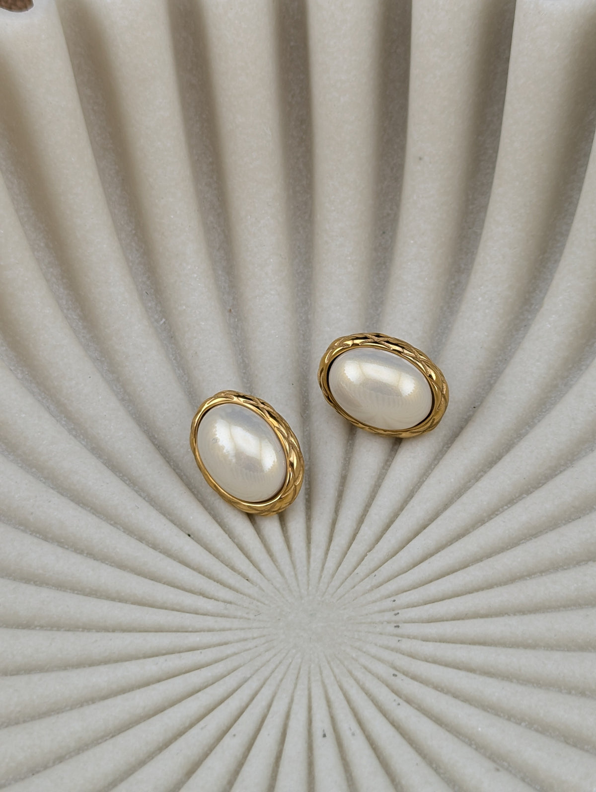 Kolczyki Pearl Cameo — biżuteria Sallora Studio