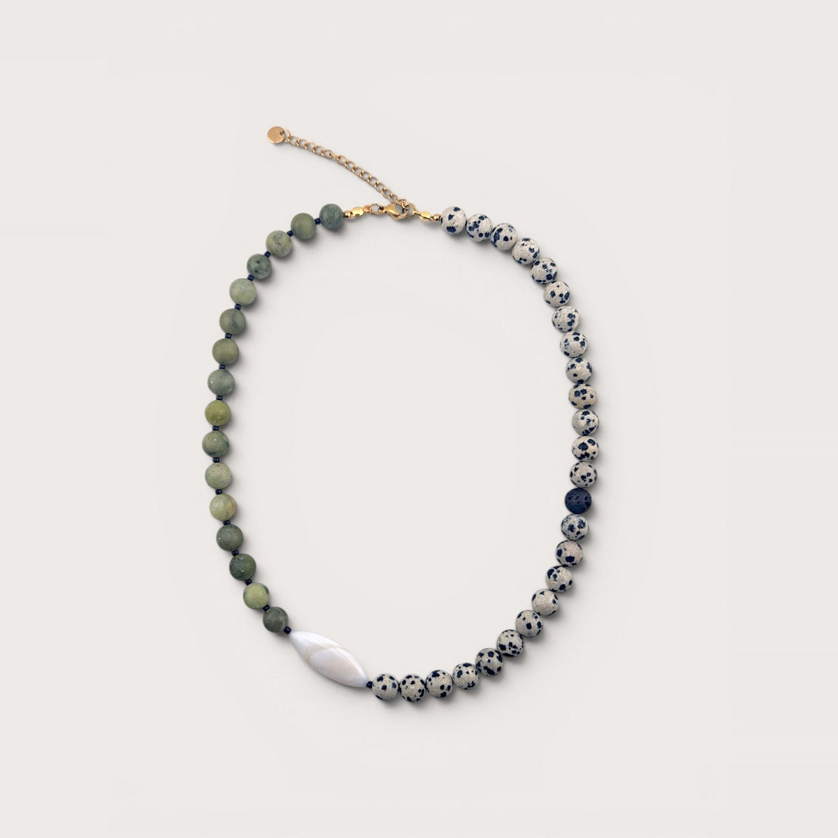 Naszyjnik Wild Olive — jaspis dalmatyński, jadeit, muszla
